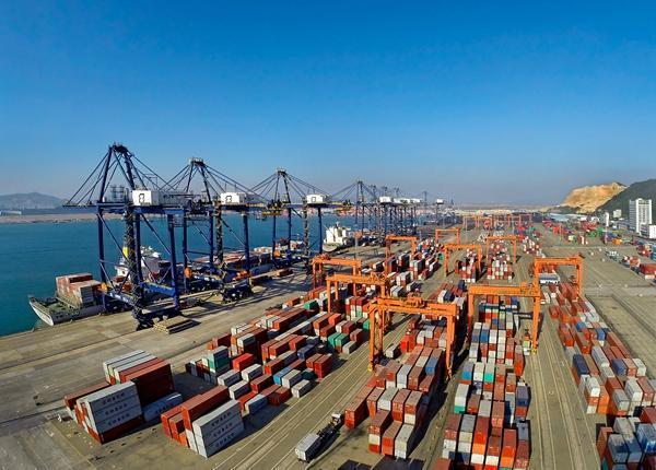 外貿(mào)進(jìn)出口興旺 珠海高欄港口岸出入境船舶數(shù)量創(chuàng)單日新高